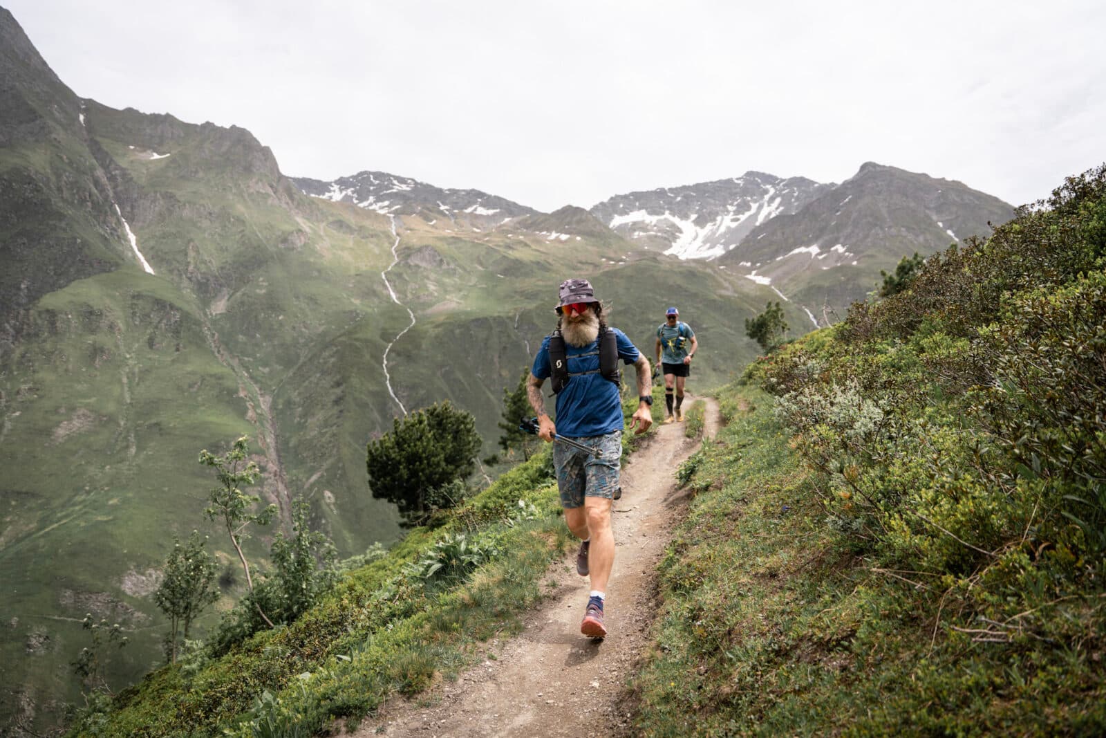 two runners Val Ferret