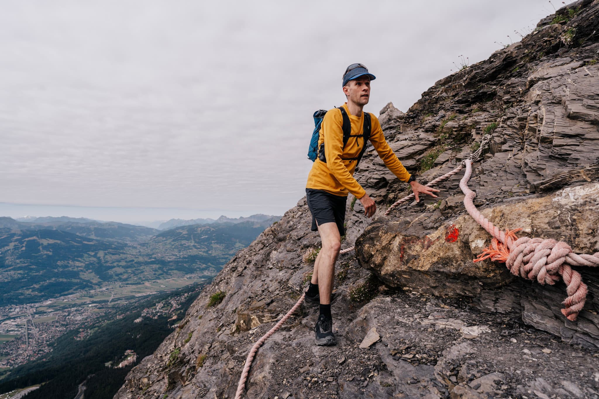 runner holds onto handling on scramble