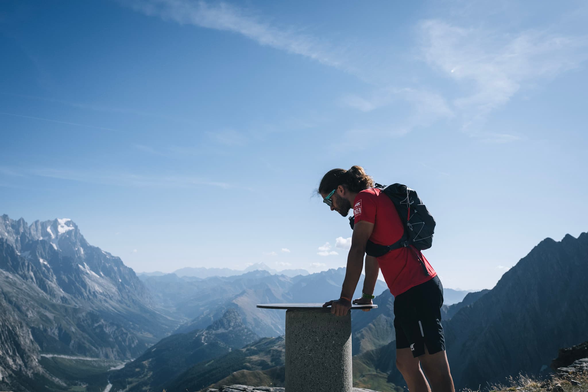 runner takes a break at the col