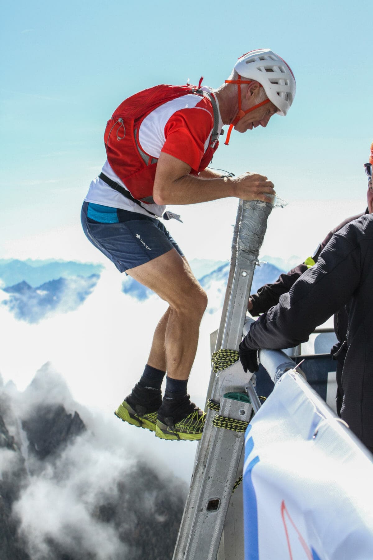 Giles Ruck finishing the Courmayeur K2000 (Photo: Jordyn Milbrath)