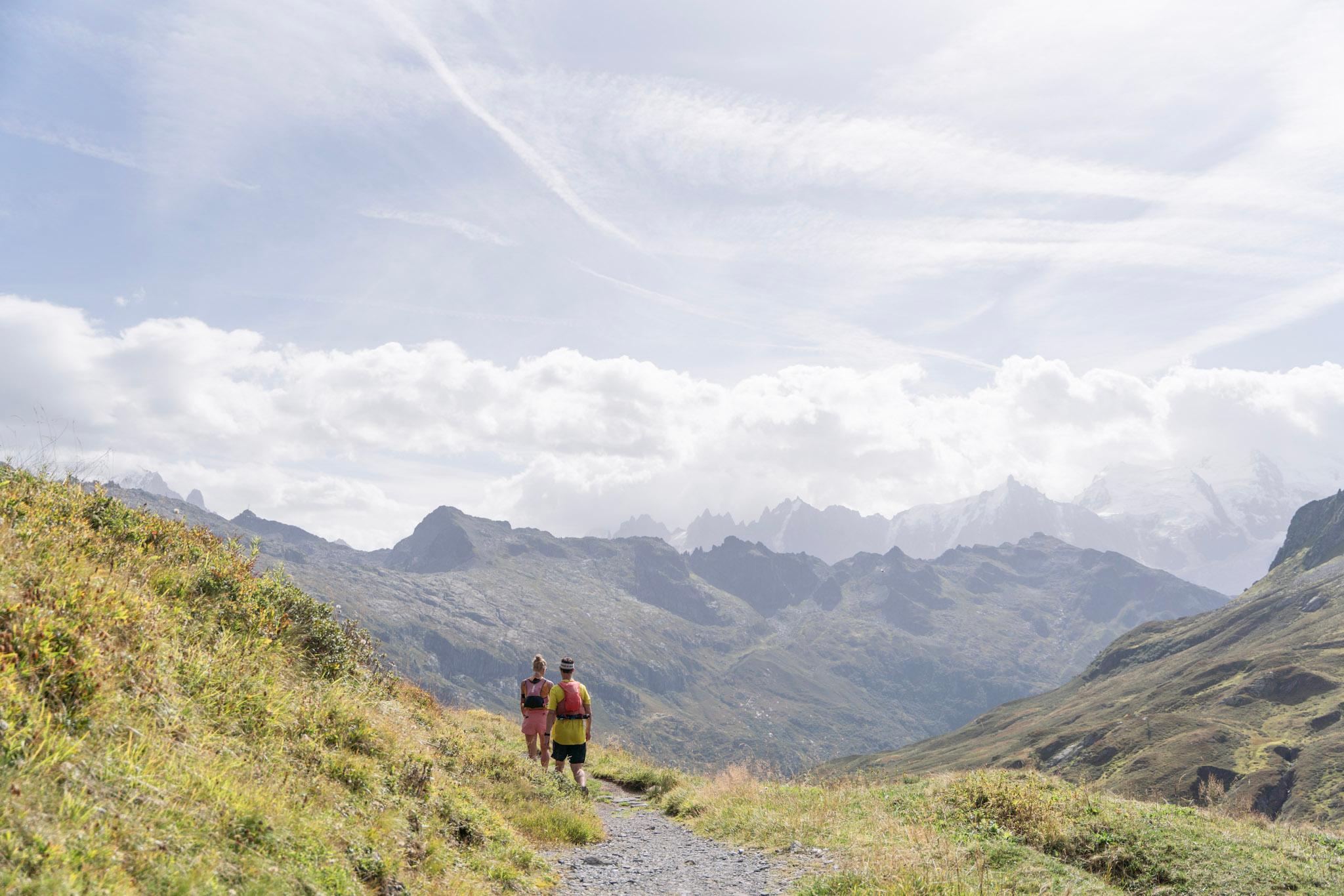 Two runners on trail looks out at Mountain View