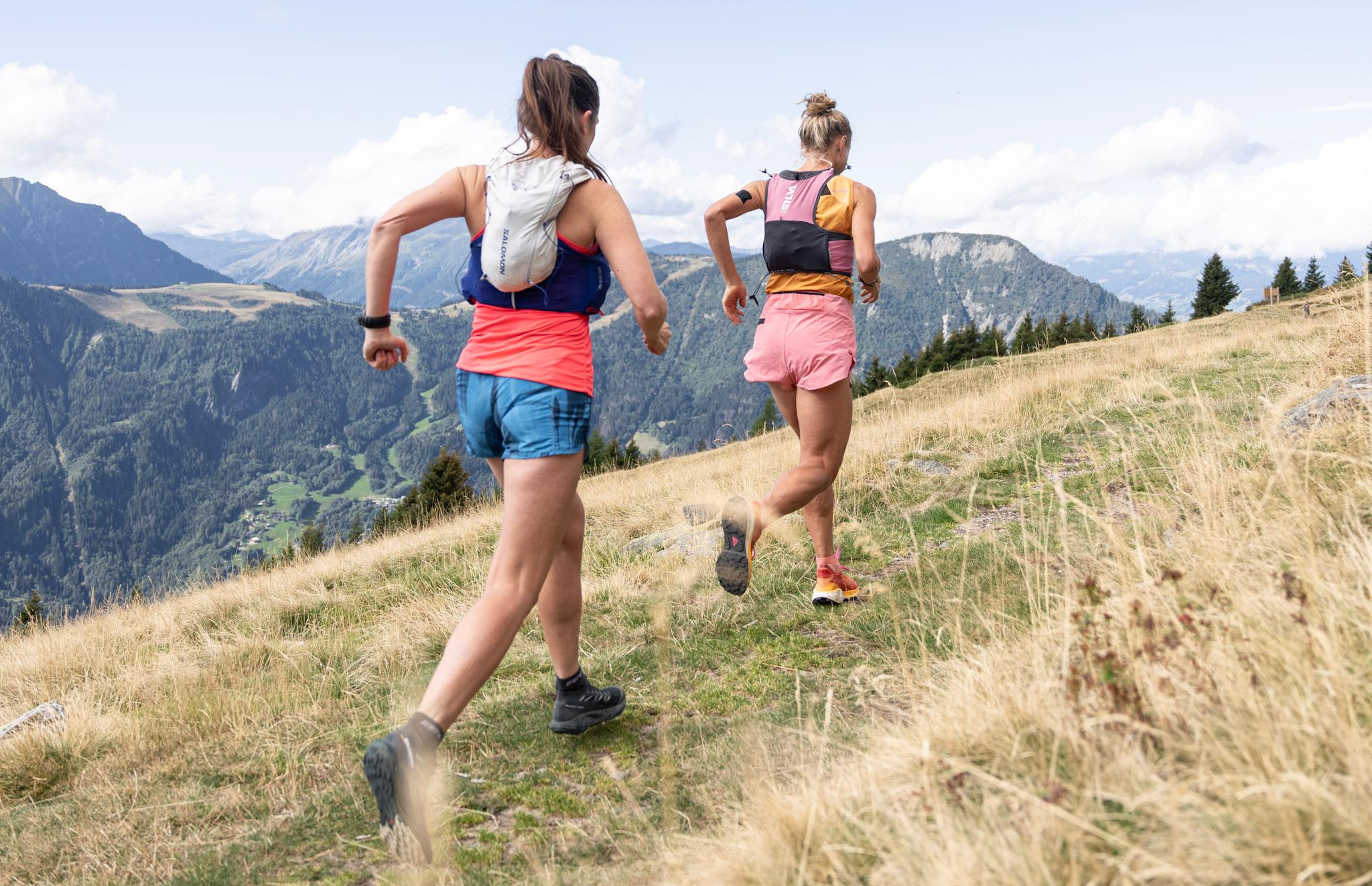 2 runners running on grassy trails