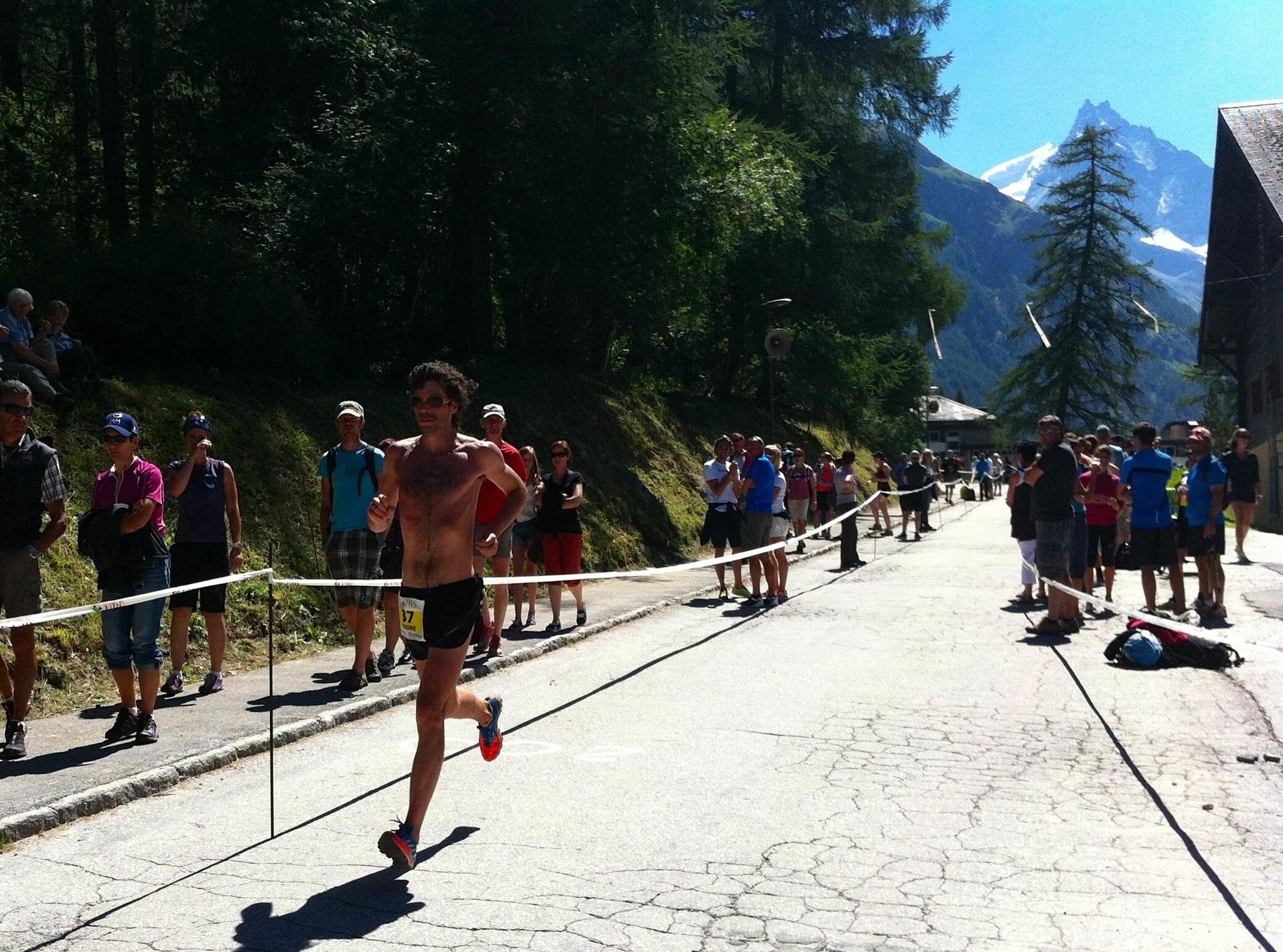 US runner Curtis Moore comes cruising into town on Sierre Zinal.