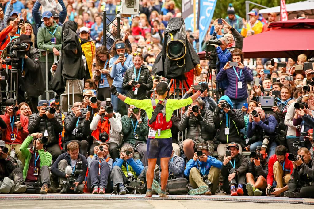 Xavier Thévenard, as seen from the back, at the finish of the UTMB race