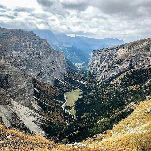 Looking into the Valunga, high in the Dolomites (Photo: Mark Brightwell.)