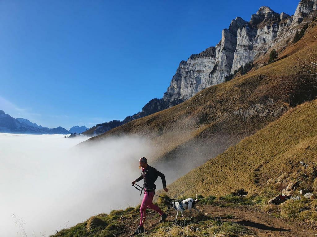 Seibrig Scheeres running with her dog above the clouds at Churfristen