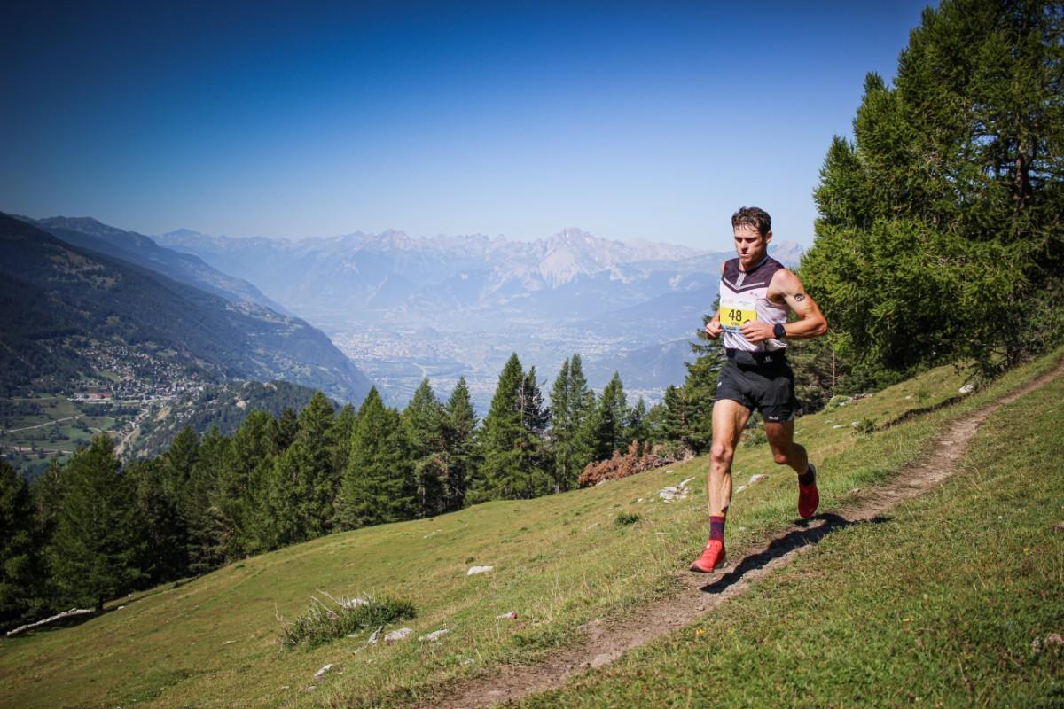 Max King running the Sierre-Zinal trail race