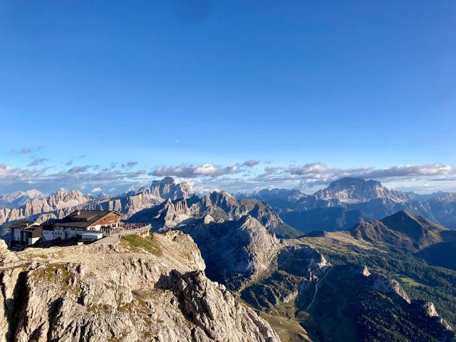 Rifugio Lagazuoi, perched on a mountain in the Dolomites
